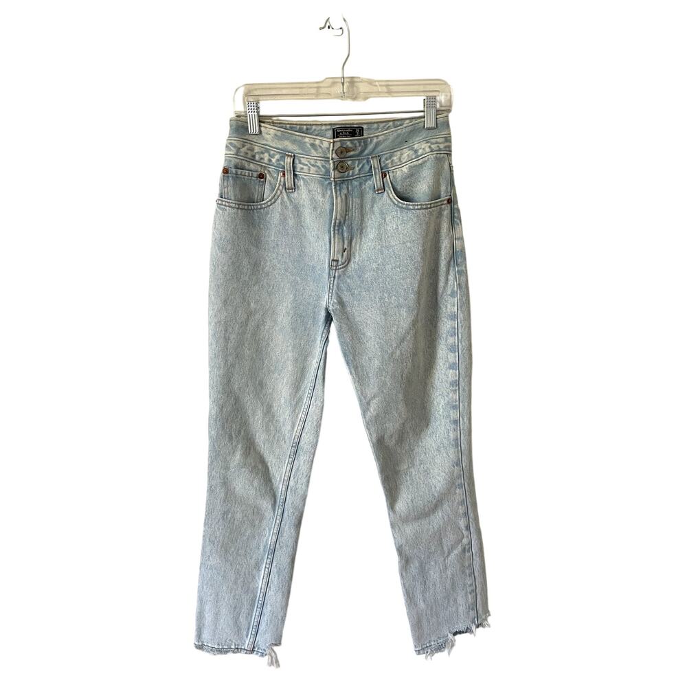 Abercrombie High Rise Mom Denim Jeans Light Wash Blue Size 26/2 Regular